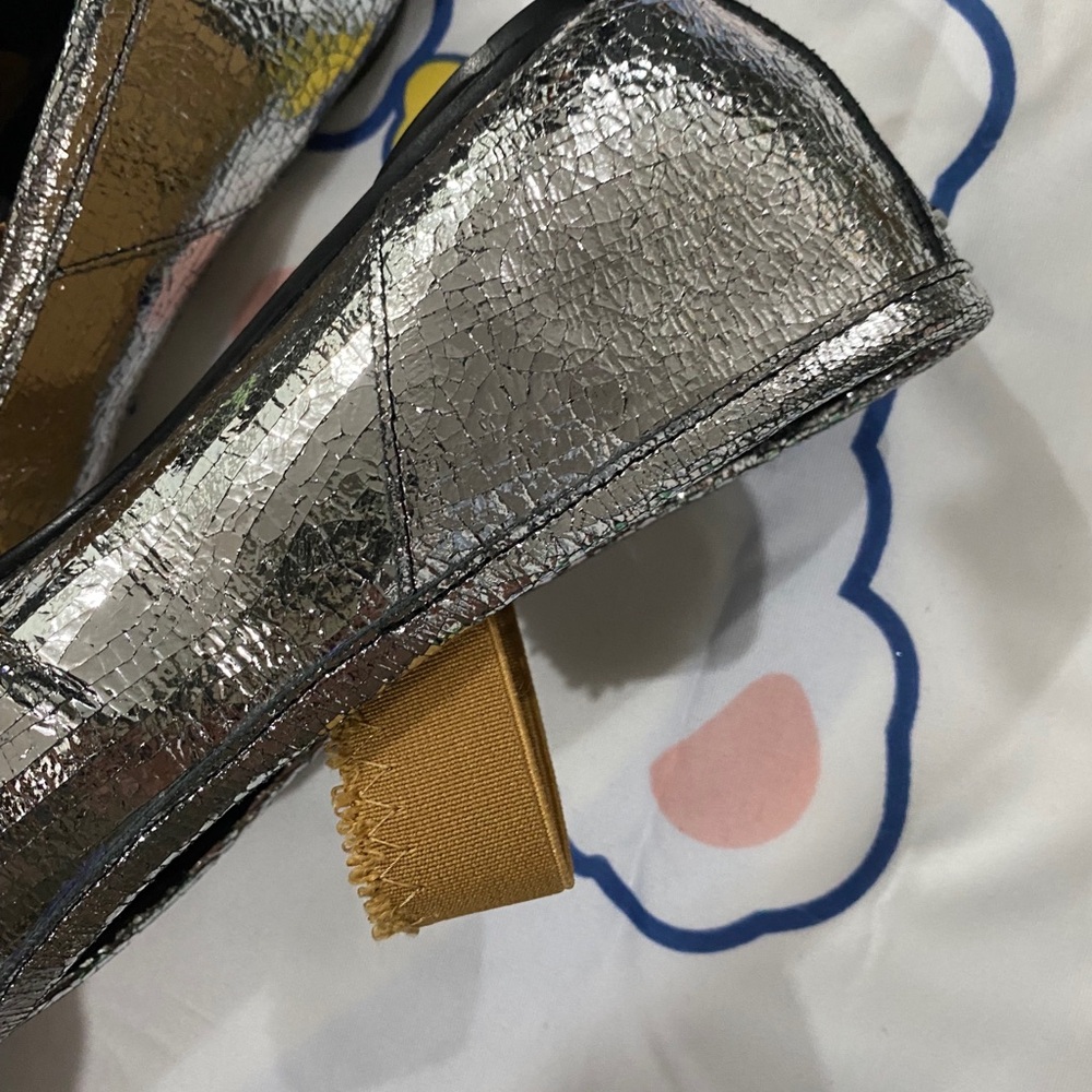 Maison Martin Margiela Silver Split-Toe Flats with Brown Strap - Picture 4 of 8